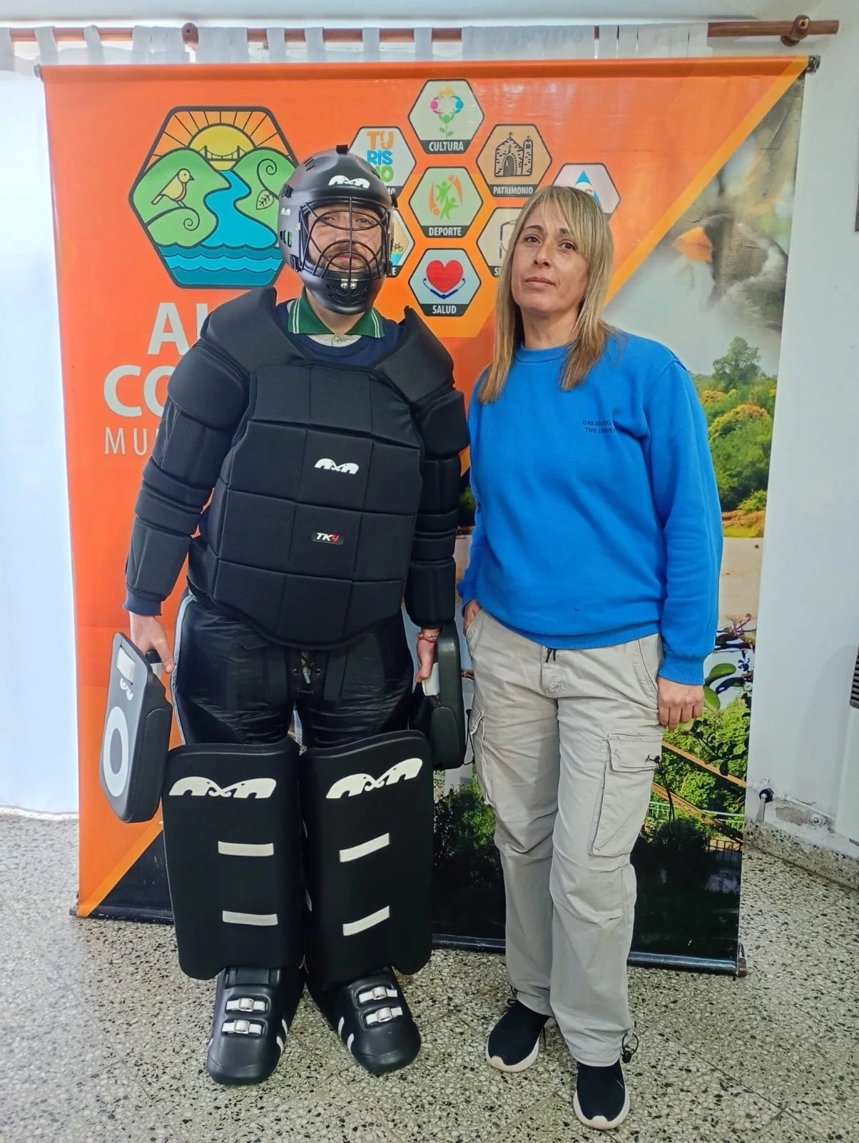 Traje de arquero para hockey adquirido por la Escuela Municipal de Deportes.